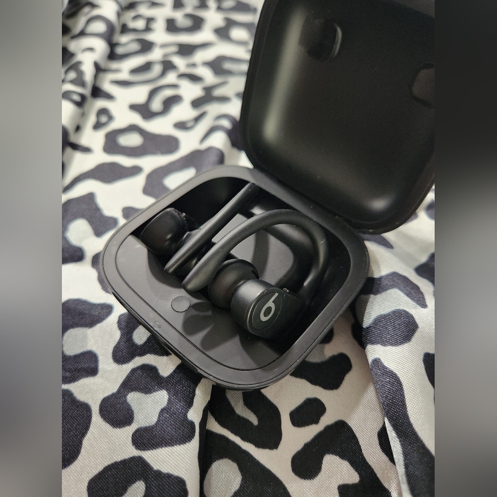 Beats powerbeats wireless earbuds